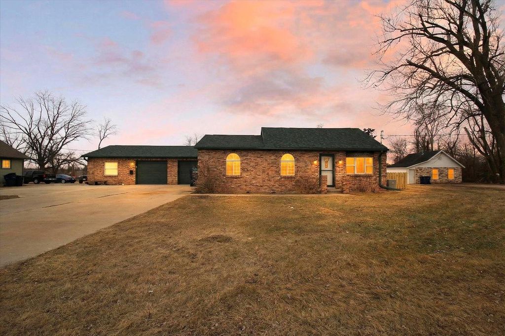 2505 Center Avenue, Janesville, WI 53546