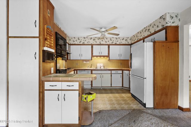 4621 Glen Rose Rd, Louisville, KY 40229