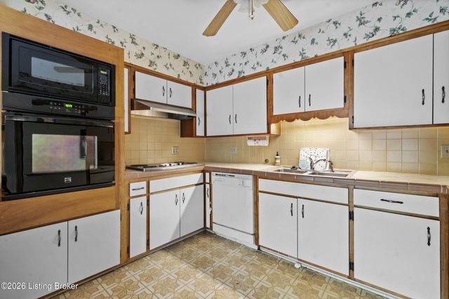 4621 Glen Rose Rd, Louisville, KY 40229