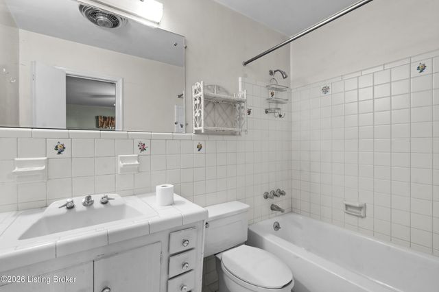 4621 Glen Rose Rd, Louisville, KY 40229