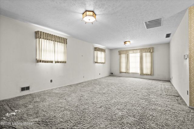 4621 Glen Rose Rd, Louisville, KY 40229