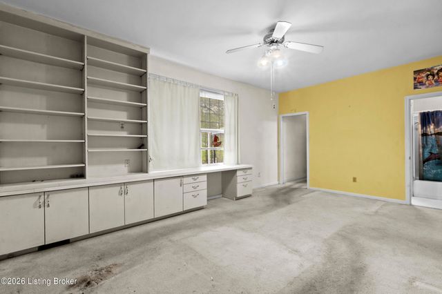 4621 Glen Rose Rd, Louisville, KY 40229
