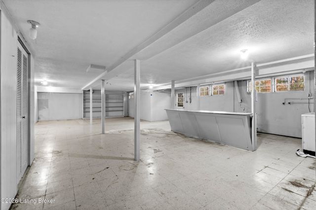 4621 Glen Rose Rd, Louisville, KY 40229