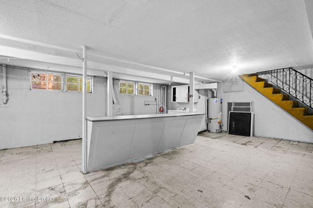 4621 Glen Rose Rd, Louisville, KY 40229
