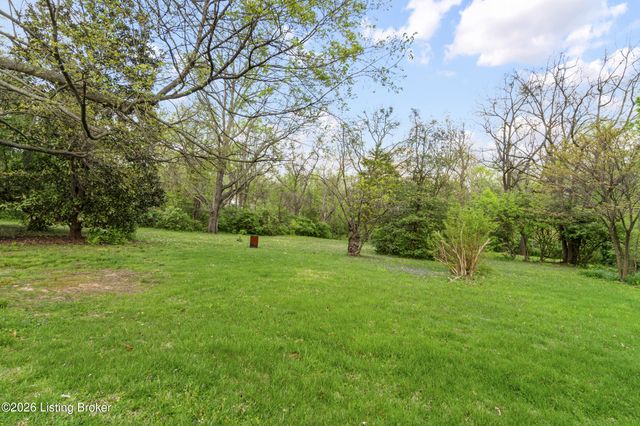 4621 Glen Rose Rd, Louisville, KY 40229