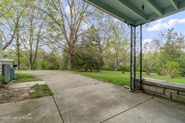 4621 Glen Rose Rd, Louisville, KY 40229