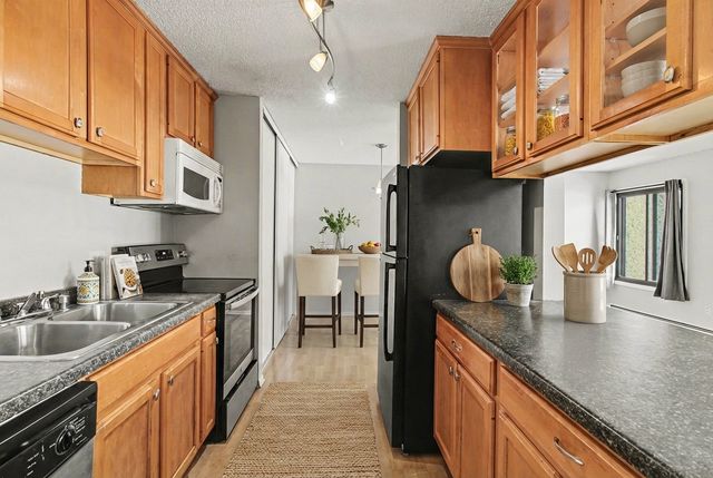 4110 Rahn Road 201, Eagan, MN 55122