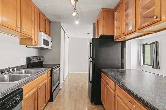 4110 Rahn Road 201, Eagan, MN 55122