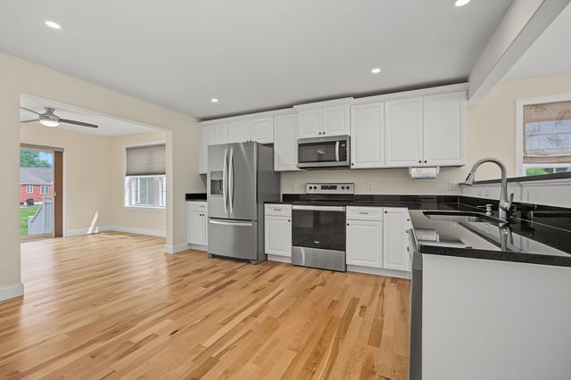 4 James Circle, Brentwood, NH 03833