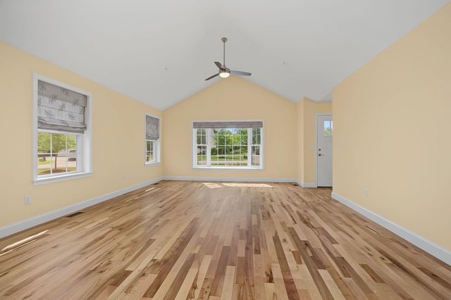 4 James Circle, Brentwood, NH 03833