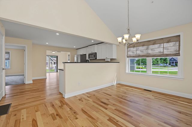 4 James Circle, Brentwood, NH 03833