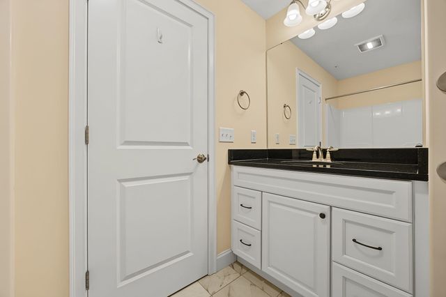 4 James Circle, Brentwood, NH 03833