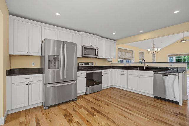 4 James Circle, Brentwood, NH 03833