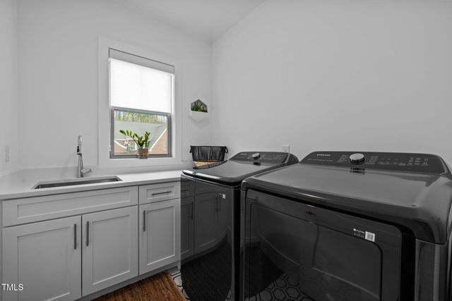 127 Sanderway Drive, Chapel Hill, NC 27516
