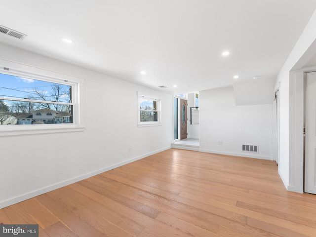 27 RANDY RD, Glendora, NJ 08029