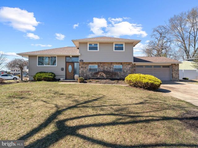 27 RANDY RD, Glendora, NJ 08029