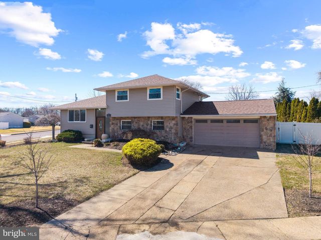 27 RANDY RD, Glendora, NJ 08029