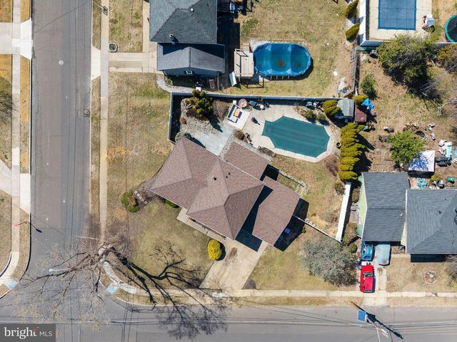 27 RANDY RD, Glendora, NJ 08029