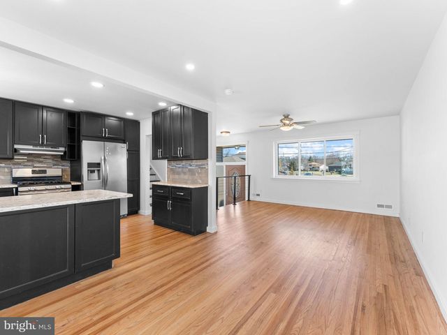 27 RANDY RD, Glendora, NJ 08029