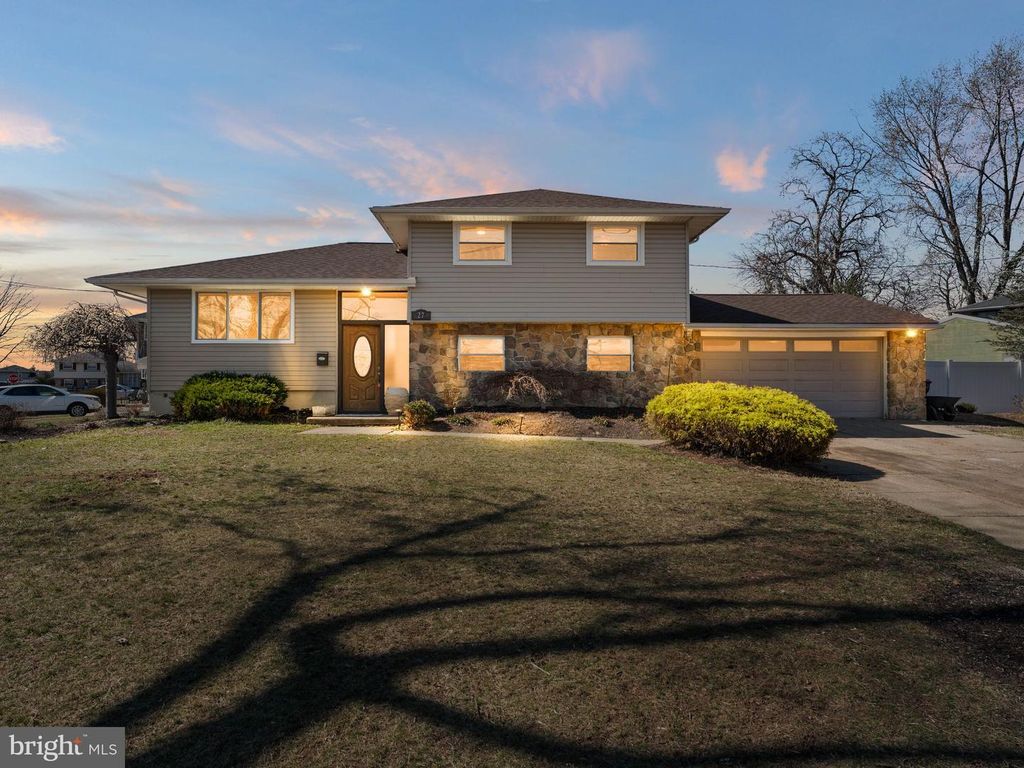 27 RANDY RD, Glendora, NJ 08029