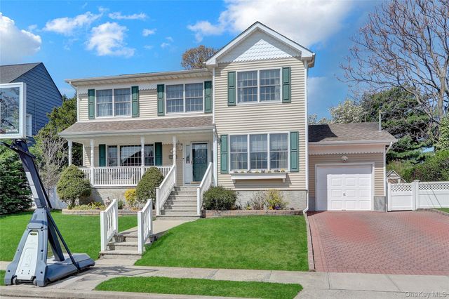 18 Hampton Road, Lynbrook, NY 11563