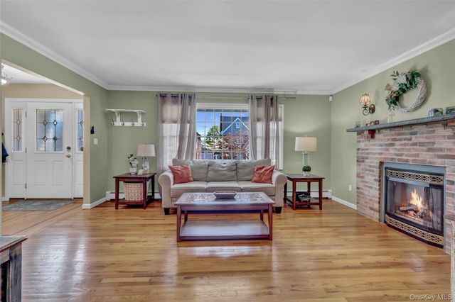 18 Hampton Road, Lynbrook, NY 11563