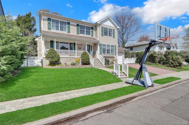 18 Hampton Road, Lynbrook, NY 11563