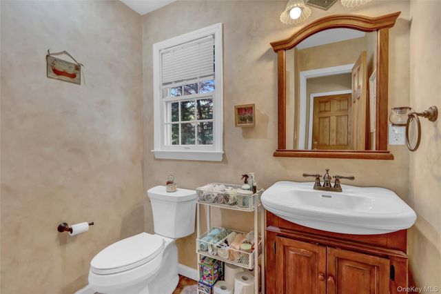 18 Hampton Road, Lynbrook, NY 11563