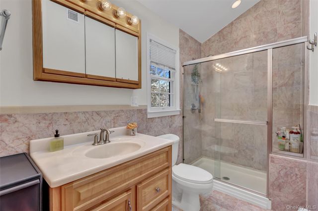 18 Hampton Road, Lynbrook, NY 11563
