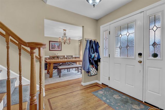 18 Hampton Road, Lynbrook, NY 11563