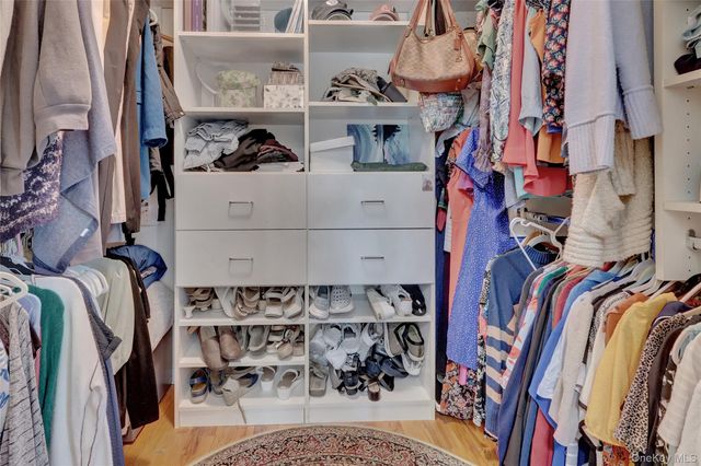 18 Hampton Road, Lynbrook, NY 11563