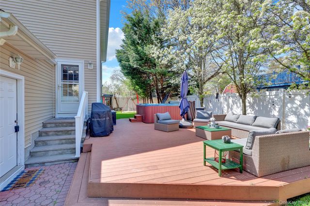 18 Hampton Road, Lynbrook, NY 11563