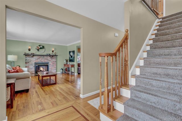 18 Hampton Road, Lynbrook, NY 11563