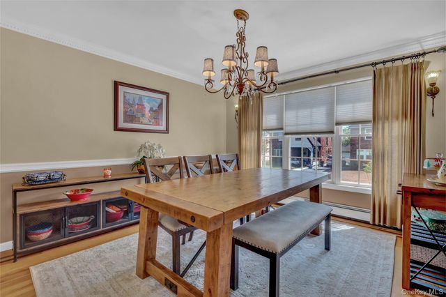 18 Hampton Road, Lynbrook, NY 11563