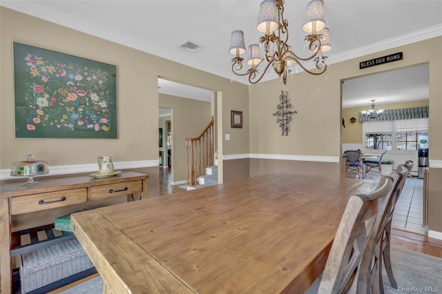 18 Hampton Road, Lynbrook, NY 11563