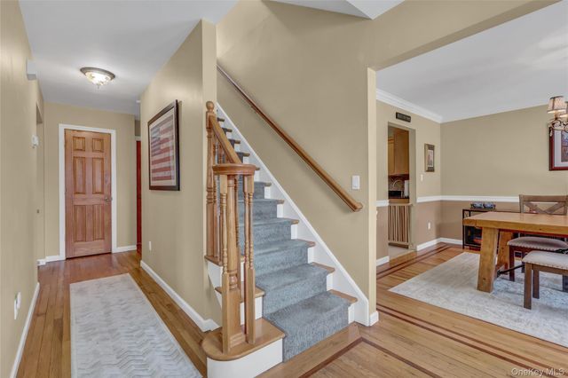 18 Hampton Road, Lynbrook, NY 11563