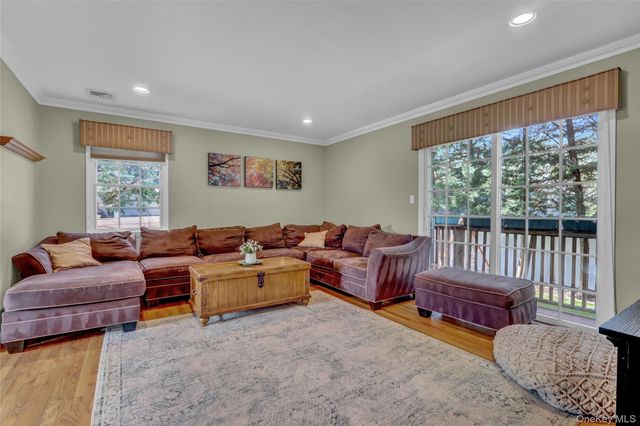 18 Hampton Road, Lynbrook, NY 11563