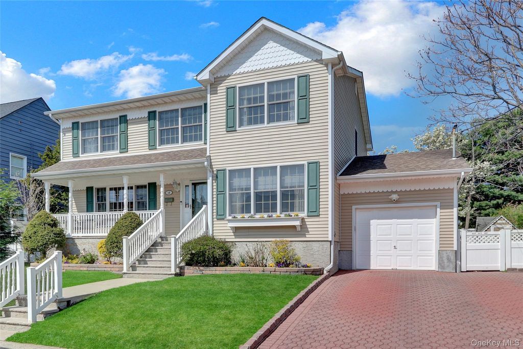 18 Hampton Road, Lynbrook, NY 11563