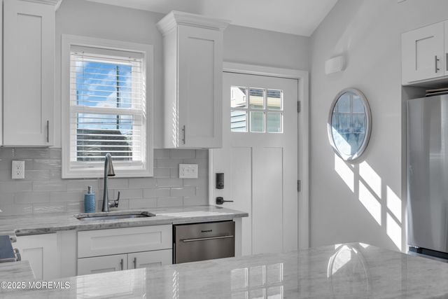 101 W Cove Way, Lavallette, NJ 08735