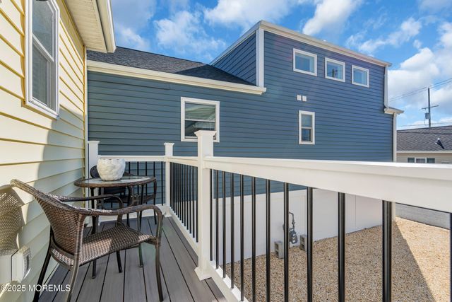 101 W Cove Way, Lavallette, NJ 08735