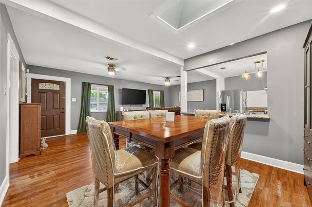 213 N 4th Street, Highlands, TX 77562