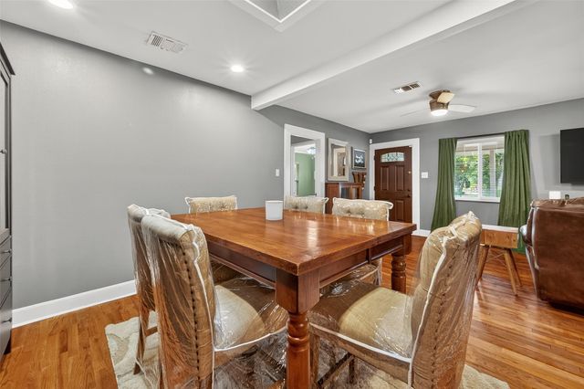 213 N 4th Street, Highlands, TX 77562