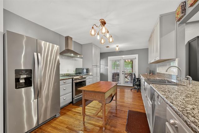 213 N 4th Street, Highlands, TX 77562