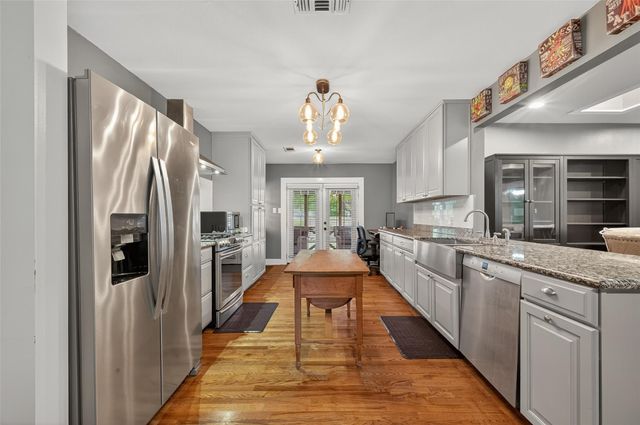 213 N 4th Street, Highlands, TX 77562