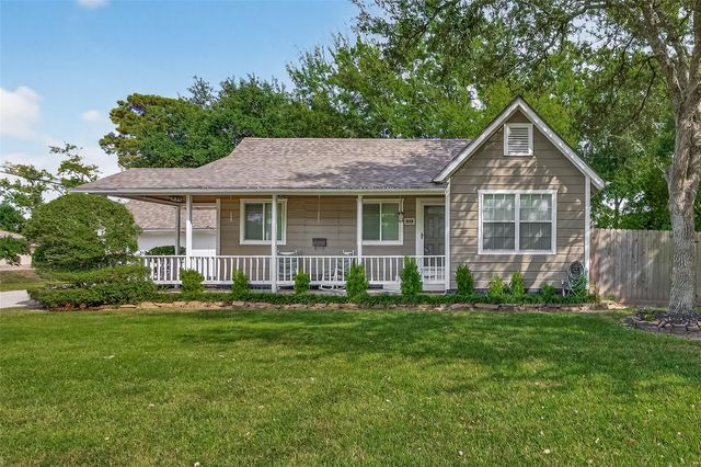 213 N 4th Street, Highlands, TX 77562