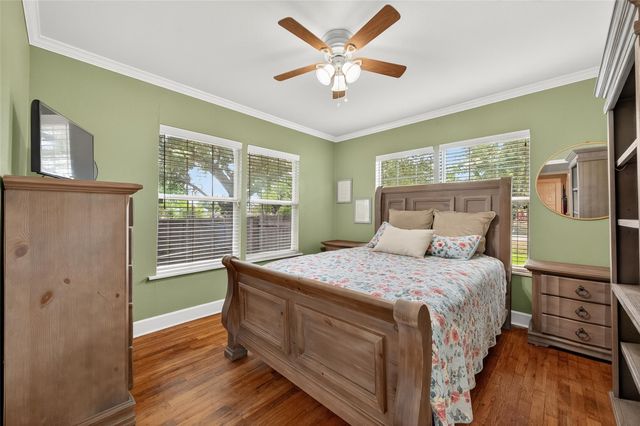 213 N 4th Street, Highlands, TX 77562