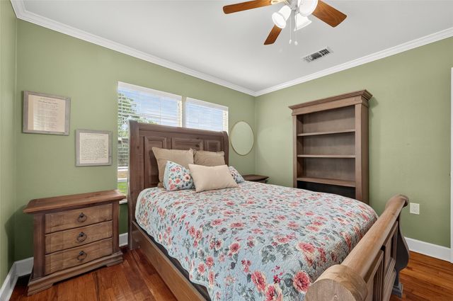 213 N 4th Street, Highlands, TX 77562