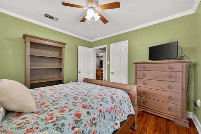 213 N 4th Street, Highlands, TX 77562