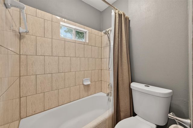 213 N 4th Street, Highlands, TX 77562