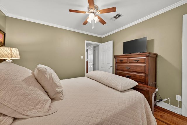213 N 4th Street, Highlands, TX 77562